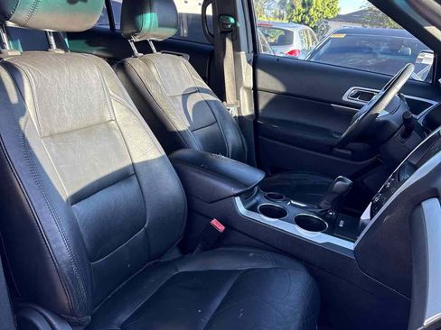 Used 2013 Ford Explorer XLT image 2