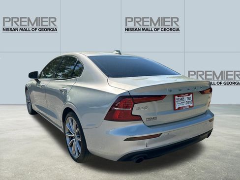 Used 2019 Volvo S60 T5 Momentum w/ Multimedia Package FWD image 7