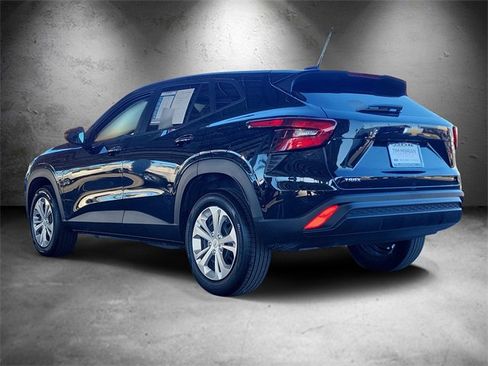 Used 2025 Chevrolet Trax LS image 4
