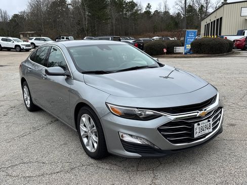 Used 2025 Chevrolet Malibu LT image 3