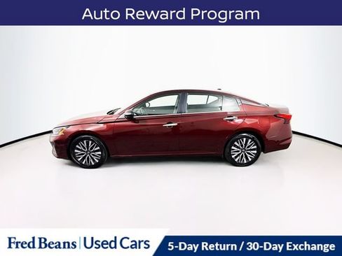 Used 2024 Nissan Altima 2.5 SV FWD image 5
