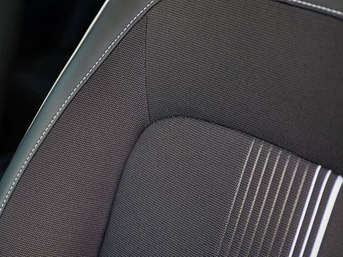 Used 2023 Hyundai Venue Limited image 25