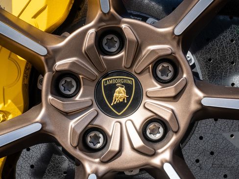 Used 2024 Lamborghini Urus Performante image 18