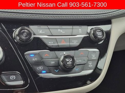Used 2024 Chrysler Pacifica Limited FWD image 42