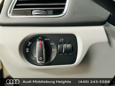 Used 2016 Audi Q3 2.0T Premium Plus w/ Technology Package image 16