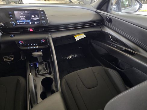 Certified 2025 Hyundai Elantra Sport FWD image 16