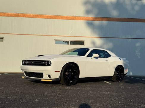 Used 2022 Dodge Challenger GT image 1