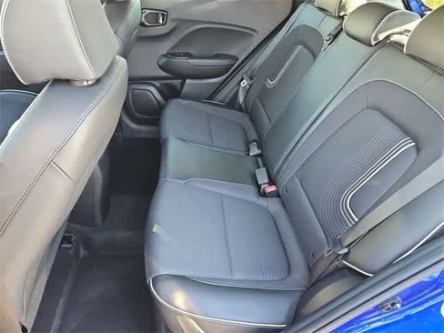 Used 2022 Hyundai Venue Limited image 18