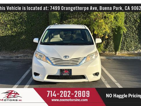 Used 2017 Toyota Sienna LE FWD image 3