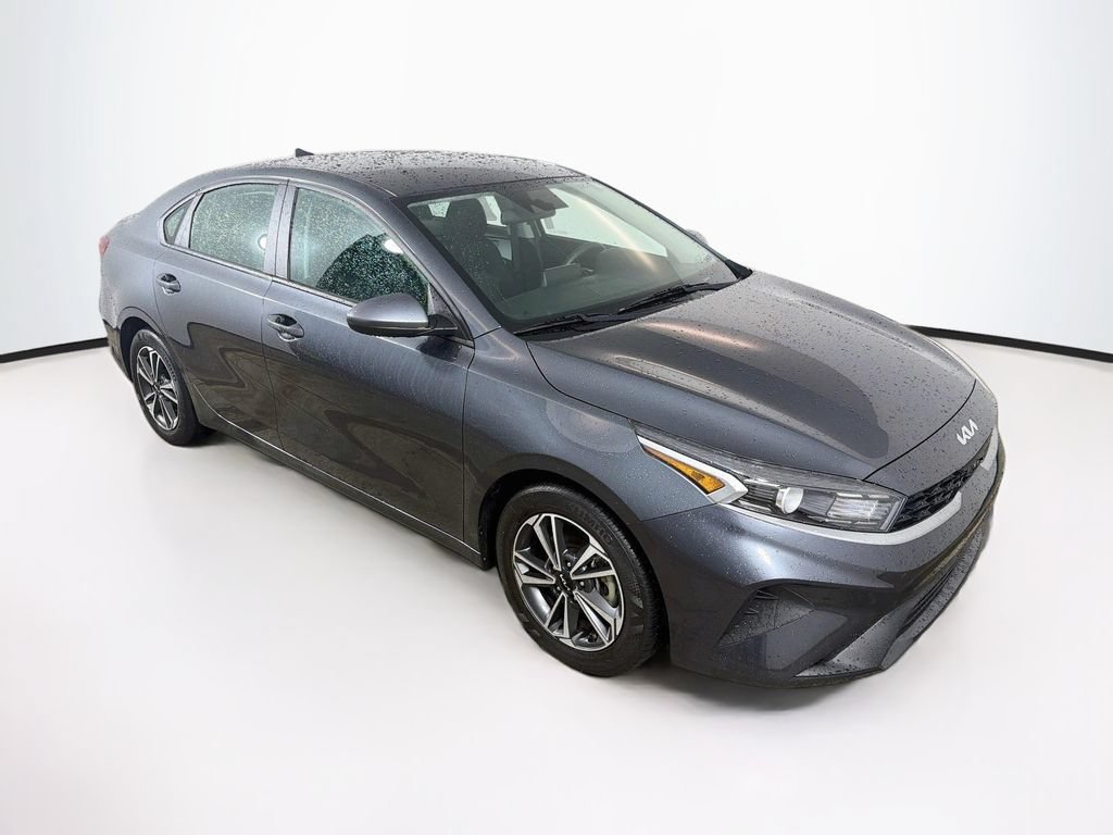Used 2023 Kia Forte LXS FWD image 3