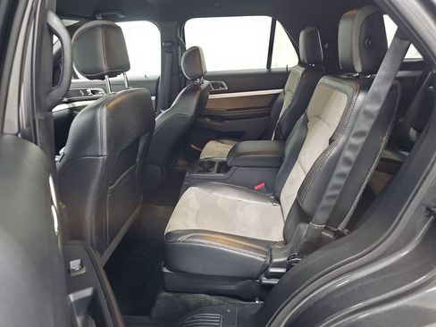 Used 2017 Ford Explorer XLT w/ XLT Technology Feature Bundle image 11