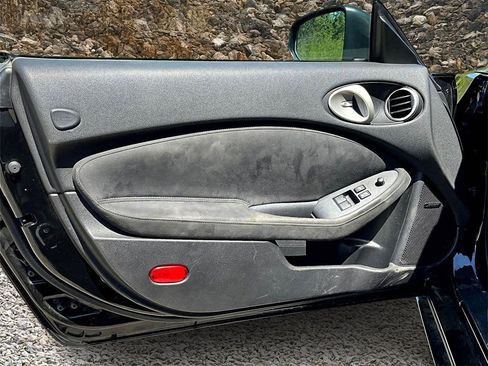 Used 2014 Nissan 370Z Touring w/ Sport Package image 21