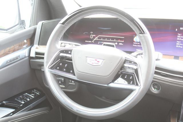 Used 2025 Cadillac Escalade ESV Sport Platinum w/ LPO, Floor Liner Package AWD/4WD image 26