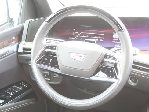 Used 2025 Cadillac Escalade ESV Sport Platinum w/ LPO, Floor Liner Package AWD/4WD image 26