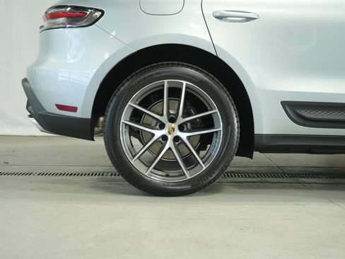 Certified 2024 Porsche Macan image 40