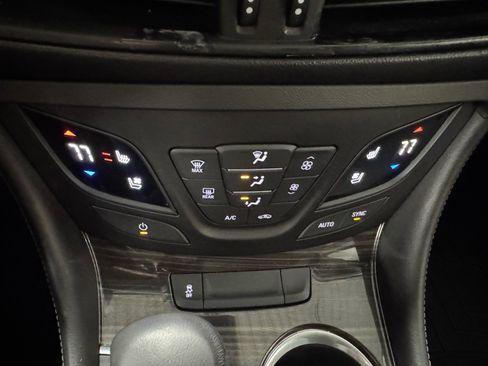 Used 2019 Buick Envision Premium w/ Driver Confidence Package AWD/4WD image 21