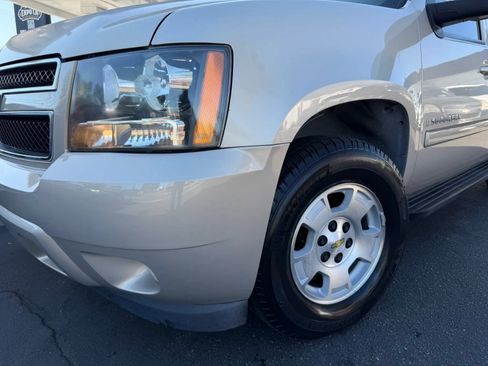 Used 2007 Chevrolet Suburban LT w/ LT Preferred Equipment Group AWD/4WD image 5