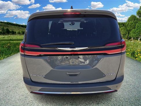 Certified 2023 Chrysler Pacifica Limited image 6