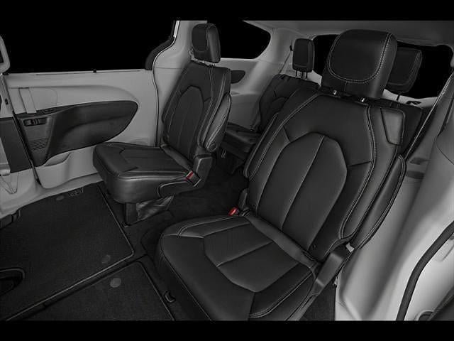 Used 2024 Chrysler Pacifica Touring-L FWD image 29