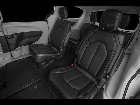 Used 2024 Chrysler Pacifica Touring-L FWD image 29