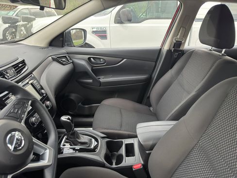 Used 2022 Nissan Rogue Sport S image 6