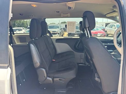 Used 2018 Dodge Grand Caravan SE FWD image 17
