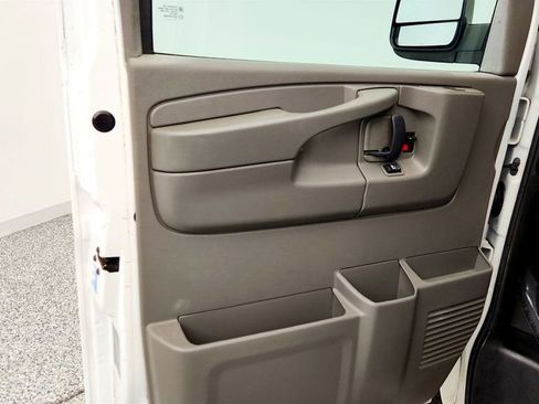 Used 2015 GMC Savana 2500 RWD image 10