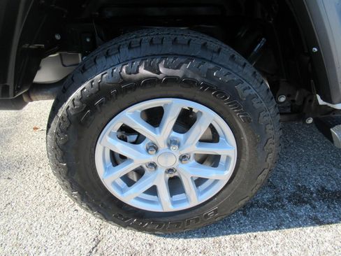 Used 2023 Jeep Gladiator Sport AWD/4WD image 8