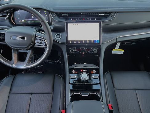 New 2024 Jeep Grand Cherokee Overland w/ Luxury Tech Group IV image 11