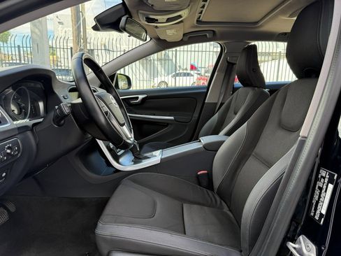 Used 2015 Volvo V60 T5 image 8