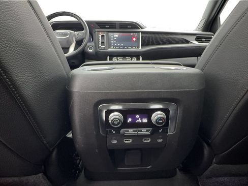 Used 2024 GMC Yukon Denali w/ Advanced Technology Package AWD/4WD image 43