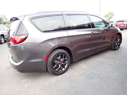 Used 2019 Chrysler Pacifica Touring-L Plus w/ Advanced Safetytec Group FWD image 6