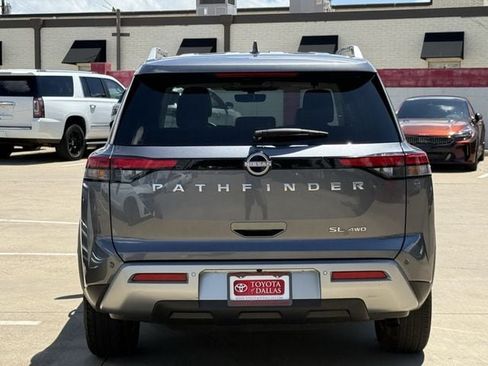 Used 2025 Nissan Pathfinder SL AWD/4WD image 5