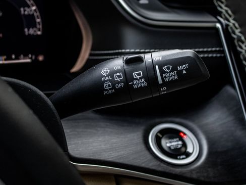 Used 2024 Jeep Grand Cherokee Limited AWD/4WD image 29