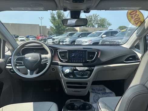 Used 2020 Chrysler Pacifica Limited FWD image 20