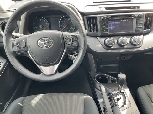 Used 2017 Toyota RAV4 LE AWD/4WD image 15