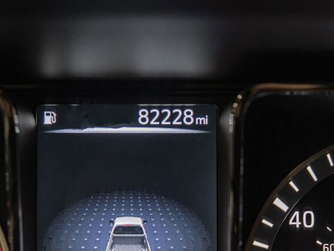 Used 2017 Nissan Titan SV image 19