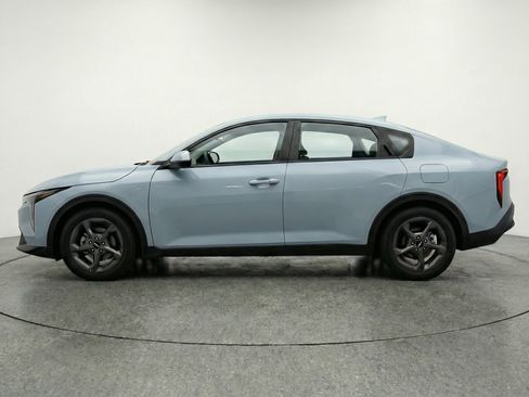 Used 2025 Kia K4 LXS image 5