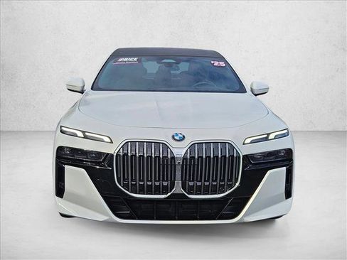 Used 2025 BMW 740i xDrive image 2