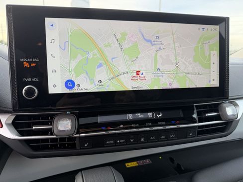 Used 2025 Toyota Sienna XLE image 29