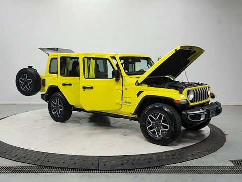 Used 2024 Jeep Wrangler Unlimited Sahara AWD/4WD image 9