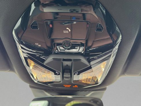 Used 2025 BMW 550e xDrive w/ Premium Package image 14