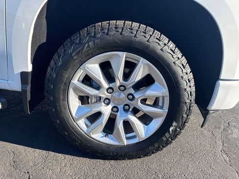 Used 2023 Chevrolet Silverado 1500 Custom image 3