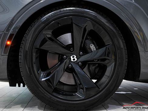 Used 2021 Bentley Bentayga image 93