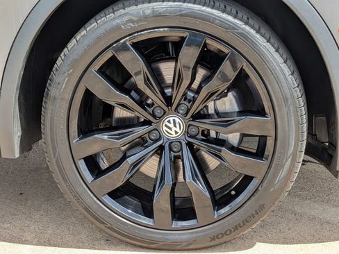 Used 2021 Volkswagen Tiguan SE R-Line FWD image 10