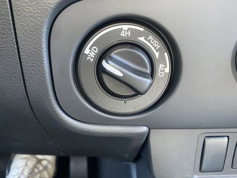 New 2025 Nissan Frontier SV image 23