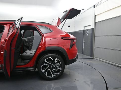 Used 2026 Chevrolet Trax RS w/ Sunroof Package FWD image 12