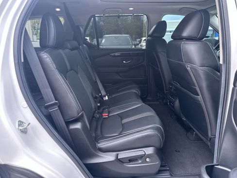 Used 2025 Honda Pilot Touring image 16
