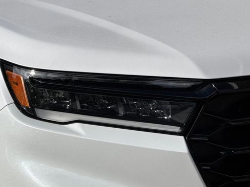 Certified 2025 Honda Pilot TrailSport image 10
