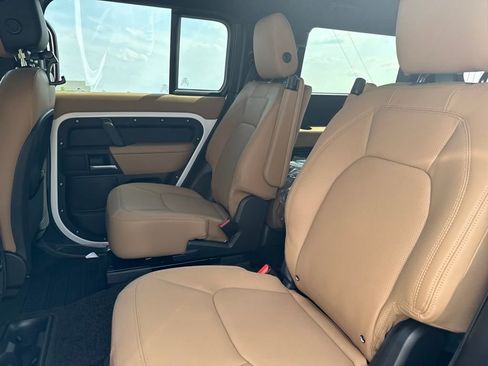 New 2025 Land Rover Defender 130 X-Dynamic SE image 15
